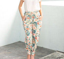 Load image into Gallery viewer, Tropical Print Ankle Pants
