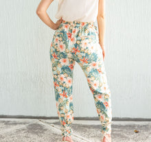 Load image into Gallery viewer, Tropical Print Ankle Pants
